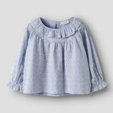 Lil' Atelier Børnebluse til piger med flæser Zen Blue NMFTESSIE