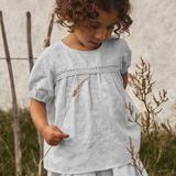 Lil' Atelier T-shirt med korte ærmer og elegant udsmykning Loose Plein Air NMFJIVA